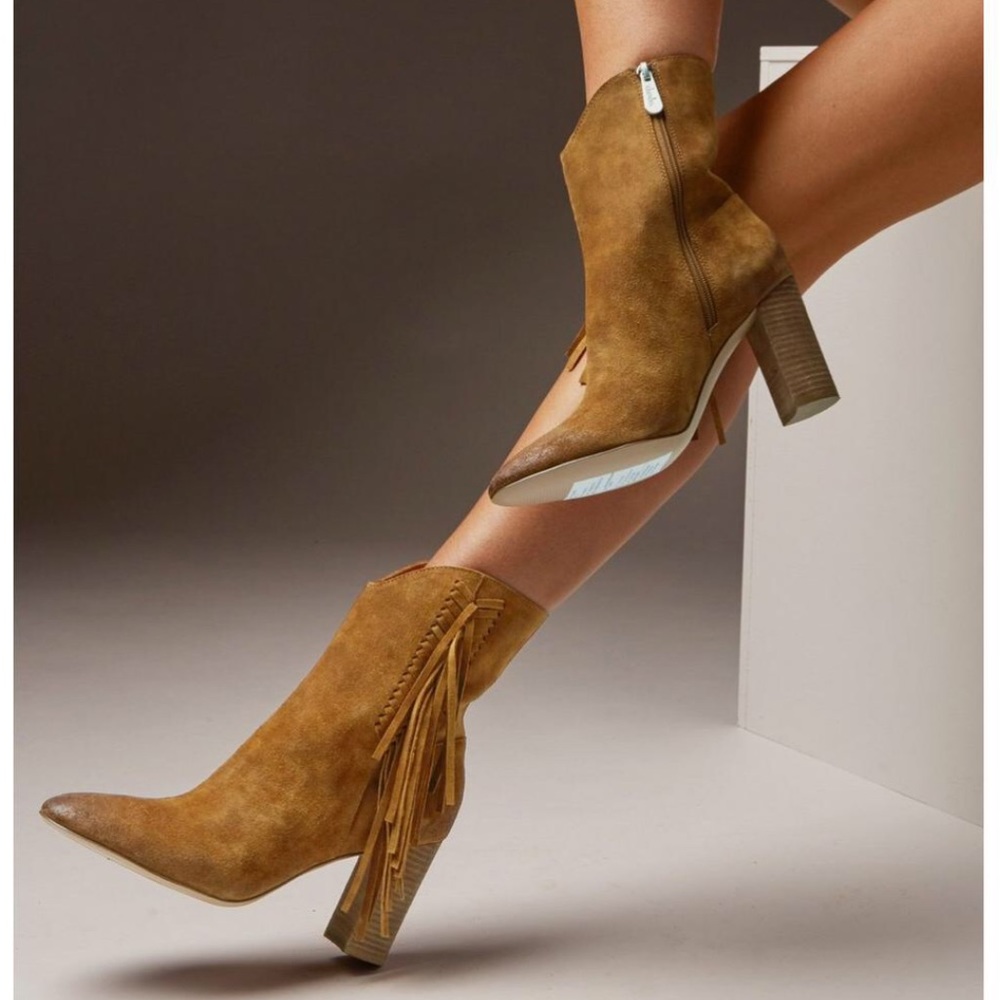 NWT Charles David Boulder Side  Fringe Suede Booties 5.5